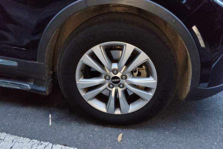 Used Lincoln MKX 2017 2.0T Two-Wheel Drive Deluxe Edition Right Front Wheel Hub