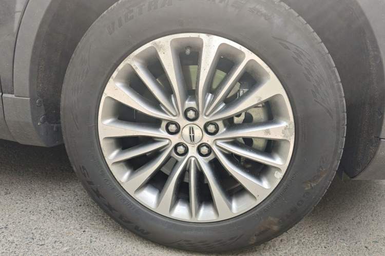 Used Lincoln MKX 2017 2.0T Four-Wheel Drive Zunya Edition Right Front Wheel Hub