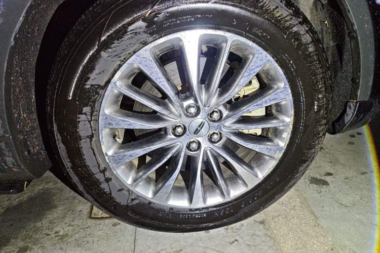 Used Lincoln MKX 2017 2.0T Four-Wheel Drive Zunya Edition Right Front Wheel Hub