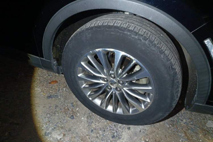 Used Lincoln MKX 2017 2.0T Four-Wheel Drive Zunya Edition Right Front Wheel Hub
