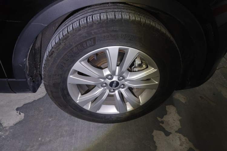 Used Lincoln MKX 2017 2.0T Two-Wheel Drive Deluxe Edition Right Front Wheel Hub