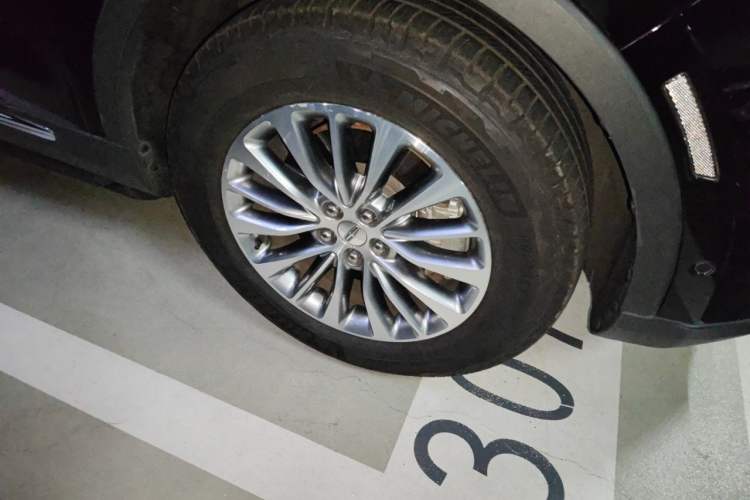 Used Lincoln MKX 2017 2.0T Four-Wheel Drive Zunya Edition Right Front Wheel Hub