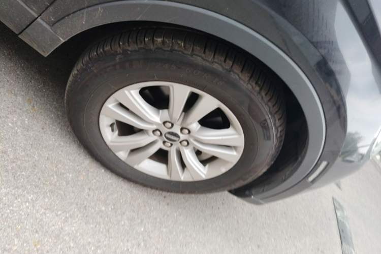 Used Lincoln MKX 2017 2.0T Two-Wheel Drive Deluxe Edition Right Front Wheel Hub