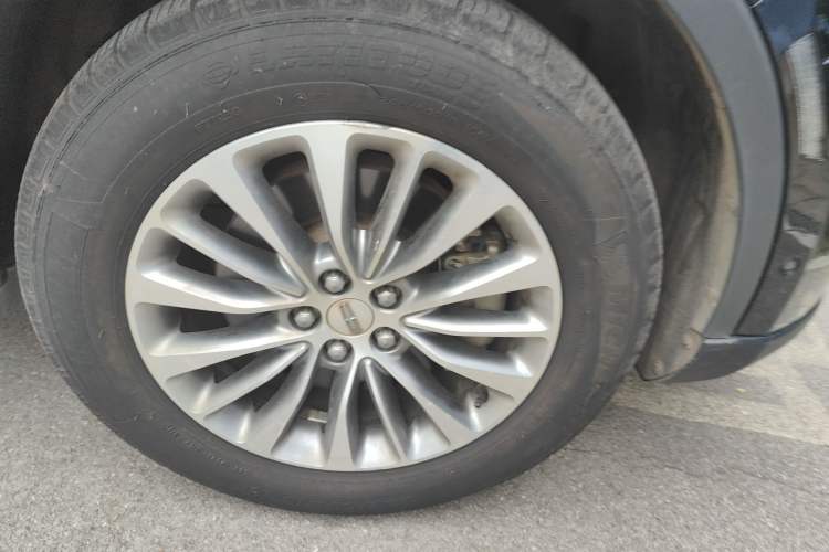 Used Lincoln MKX 2017 2.0T Four-Wheel Drive Zunya Edition Right Front Wheel Hub