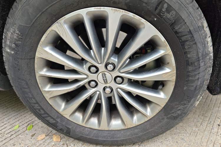 Used Lincoln MKX 2017 2.0T Four-Wheel Drive Zunya Edition Right Front Wheel Hub