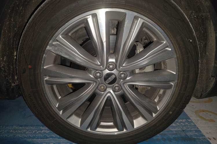 Used Lincoln MKX 2017 2.7T Four-Wheel Drive Prestige Edition Right Front Wheel Hub