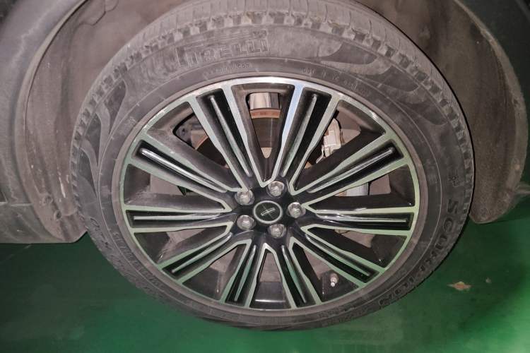 Used Lincoln MKX 2017 2.7T Four-Wheel Drive Presidential Series Right Front Wheel Hub