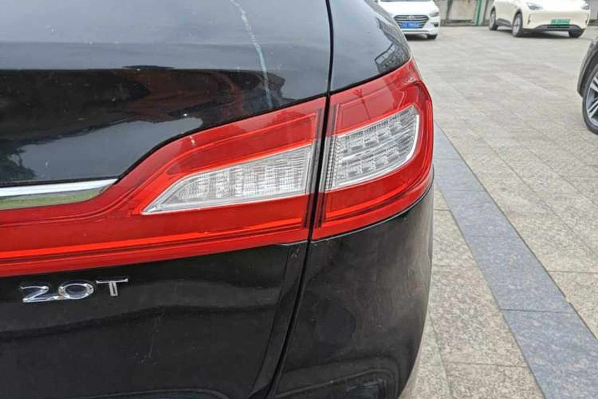 Used Lincoln MKX 2017 2.0T Two-Wheel Drive Deluxe Edition Right Rear Taillight