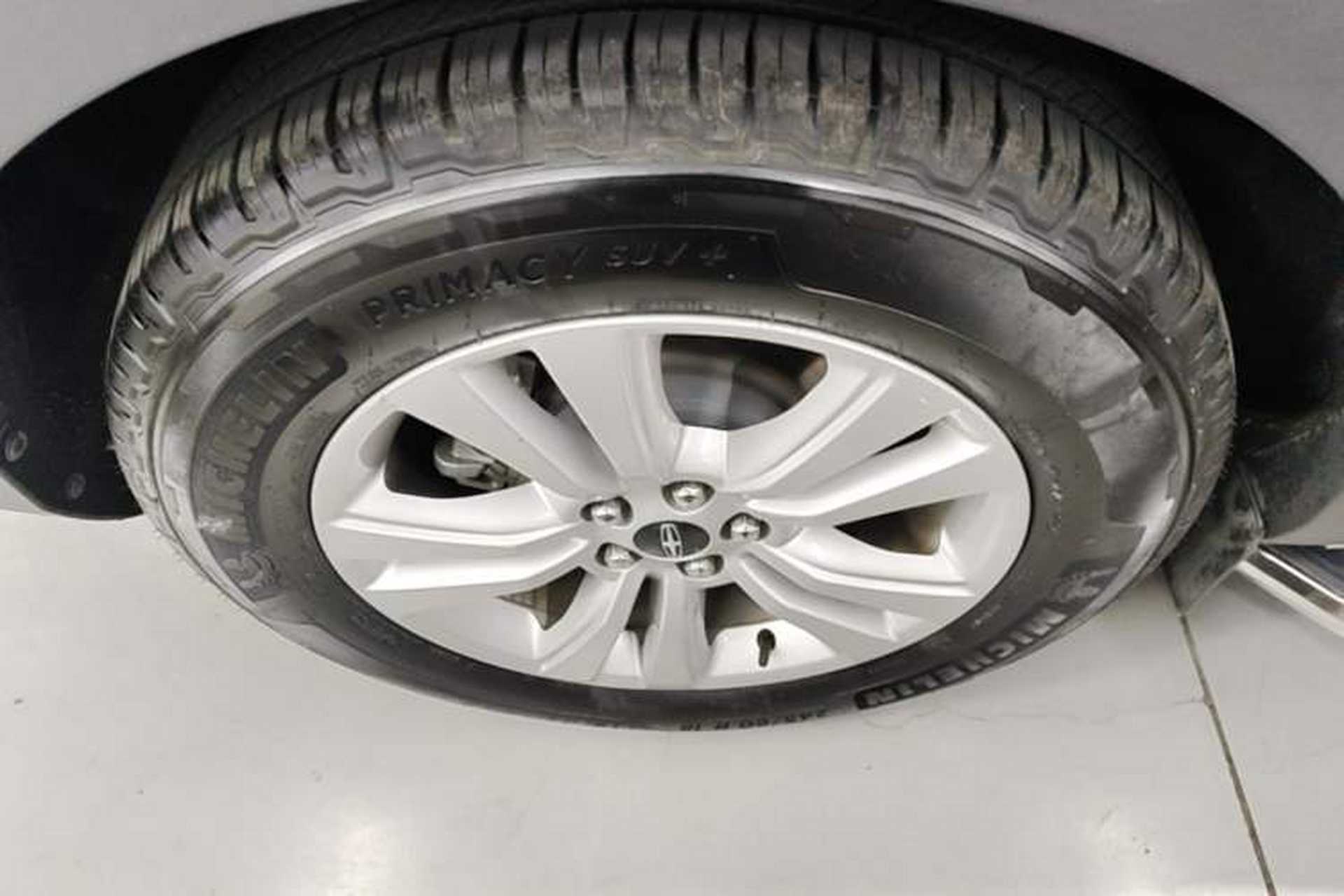 Used Lincoln MKX 2017 2.0T Two-Wheel Drive Deluxe Edition Right Rear Wheel Hub