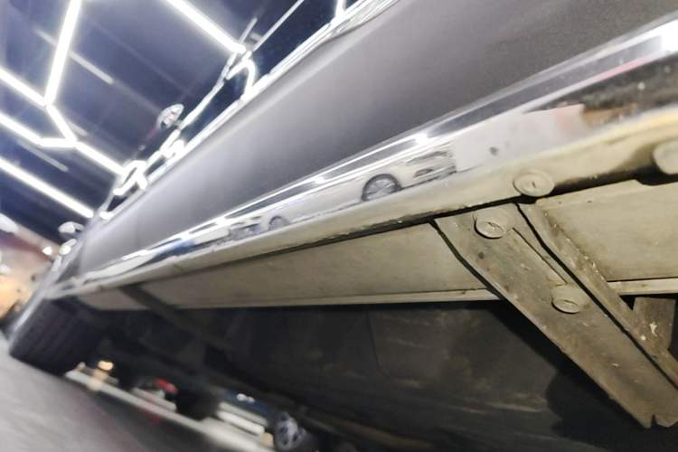 Used Lincoln MKX 2017 2.0T Two-Wheel Drive Deluxe Edition Right Side Sill
