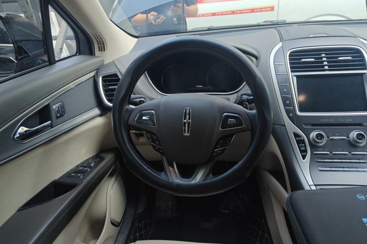 Used Lincoln MKX 2017 2.0T Two-Wheel Drive Deluxe Edition Steering Wheel