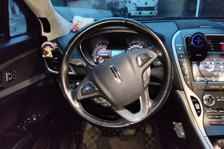 Used Lincoln MKX 2017 2.0T Two-Wheel Drive Deluxe Edition Steering Wheel