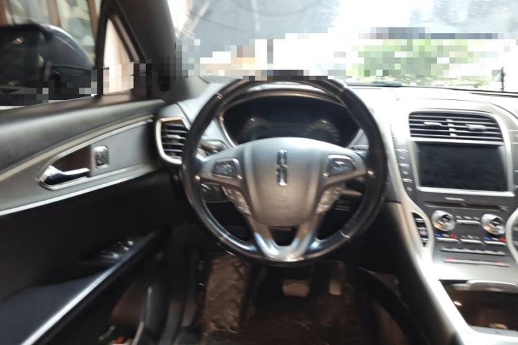 Used Lincoln MKX 2017 2.0T Two-Wheel Drive Deluxe Edition Steering Wheel