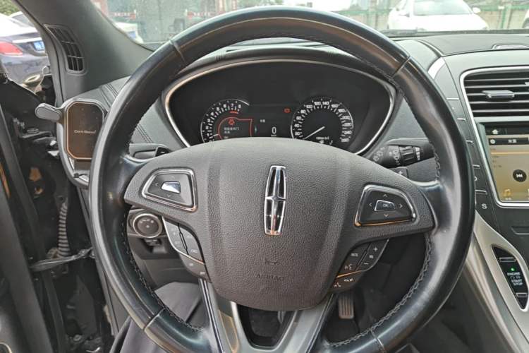 Used Lincoln MKX 2017 2.0T Two-Wheel Drive Deluxe Edition Steering Wheel