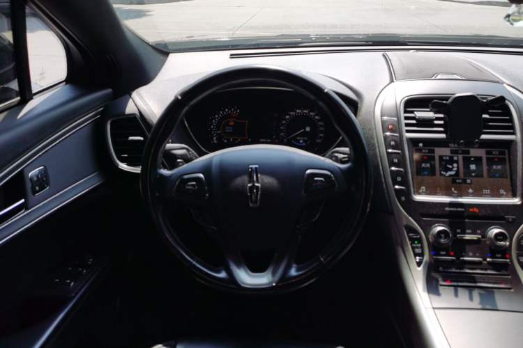 Used Lincoln MKX 2017 2.0T Two-Wheel Drive Deluxe Edition Steering Wheel