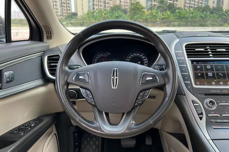 Used Lincoln MKX 2017 2.0T Two-Wheel Drive Deluxe Edition Steering Wheel