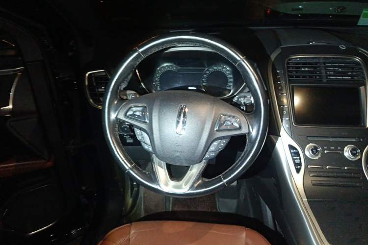 Used Lincoln MKX 2017 2.0T Four-Wheel Drive Zunya Edition Steering Wheel