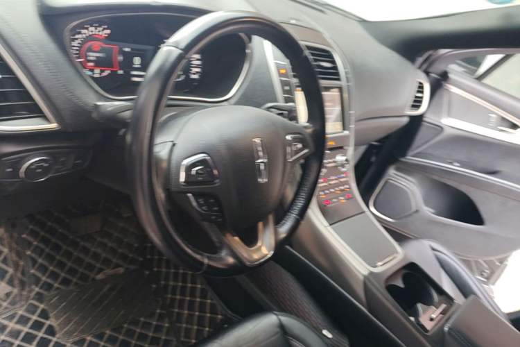 Used Lincoln MKX 2017 2.0T Two-Wheel Drive Deluxe Edition Steering Wheel