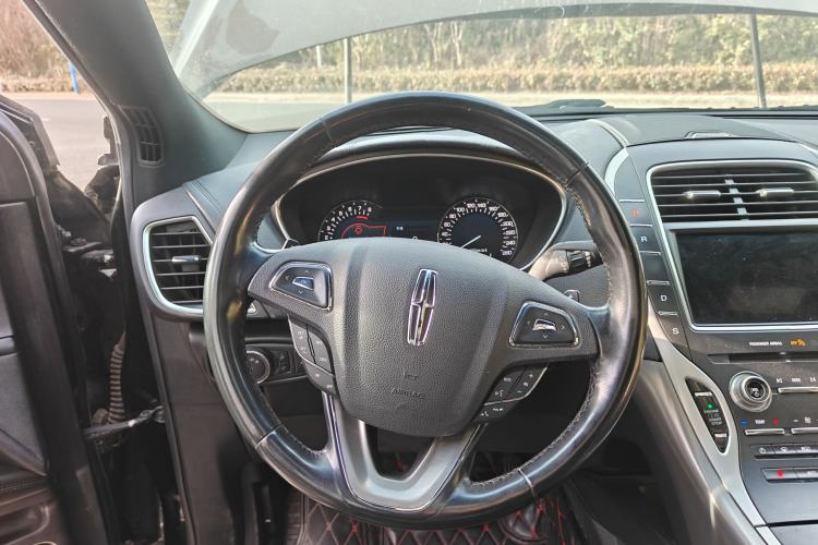 Used Lincoln MKX 2017 2.0T Two-Wheel Drive Deluxe Edition Steering Wheel