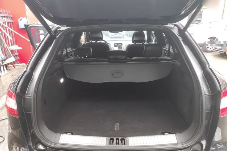 Used Lincoln MKX 2017 2.0T Two-Wheel Drive Deluxe Edition Trunk