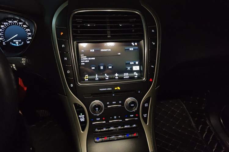 Used Lincoln MKX 2017 2.0T Four-Wheel Drive Zunya Edition Audio And AC Panel