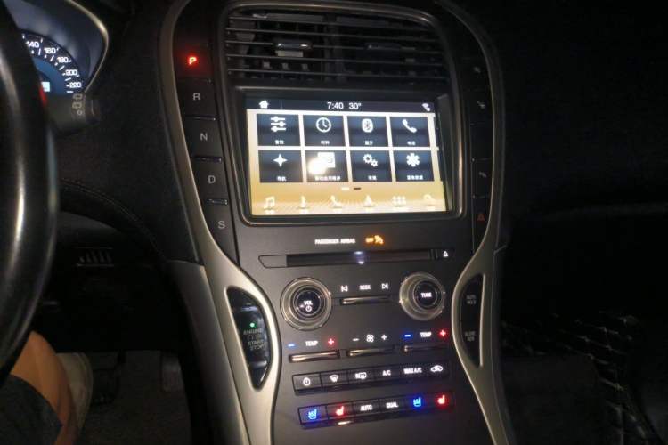 Used Lincoln MKX 2017 2.0T Four-Wheel Drive Zunya Edition Audio And AC Panel