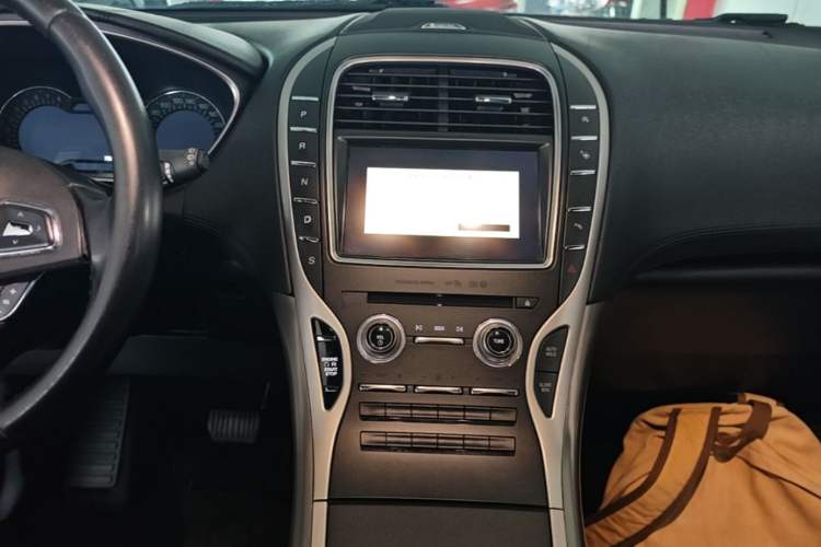 Used Lincoln MKX 2017 2.0T Four-Wheel Drive Zunya Edition Audio And AC Panel