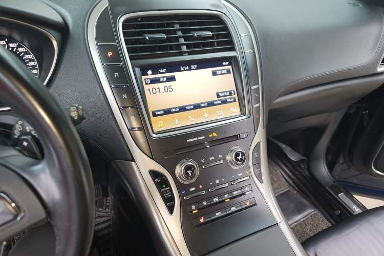 Used Lincoln MKX 2017 2.0T Two-Wheel Drive Deluxe Edition Audio And AC Panel