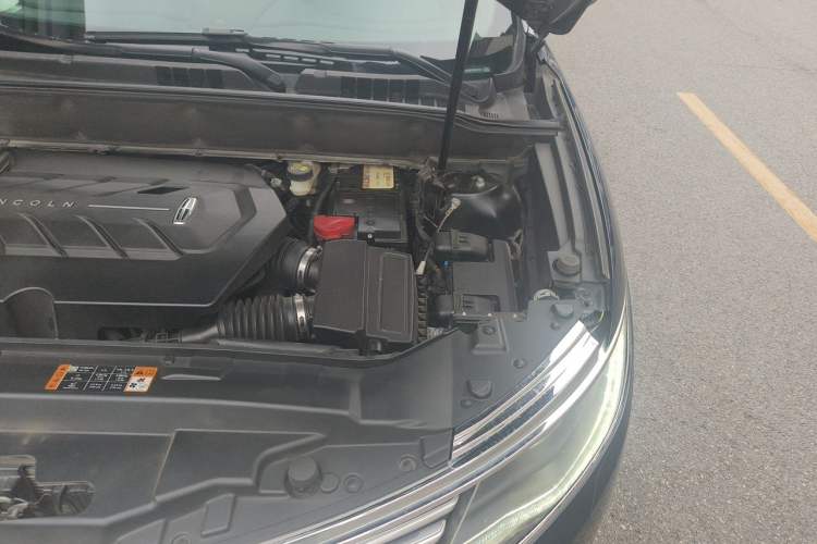 Used Lincoln MKX 2017 2.7T Four-Wheel Drive Prestige Edition Engine Bay Left