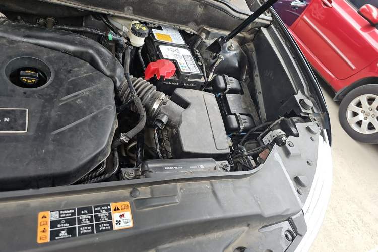 Used Lincoln MKX 2017 2.0T Two-Wheel Drive Deluxe Edition Engine Bay Left