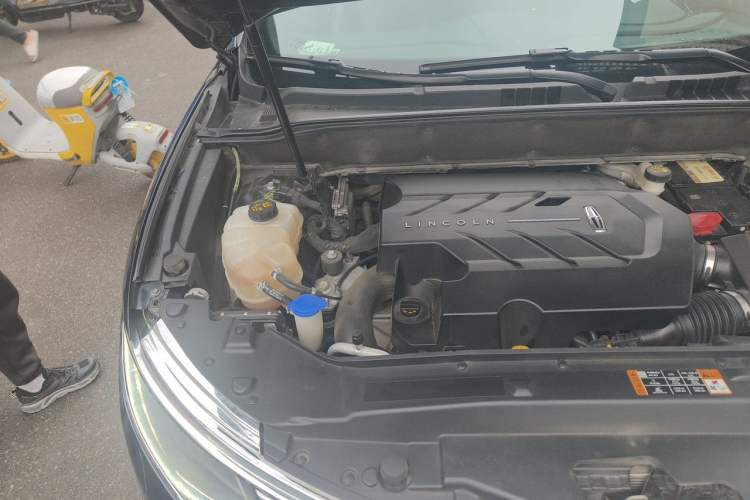 Used Lincoln MKX 2017 2.7T Four-Wheel Drive Prestige Edition Engine Bay Right