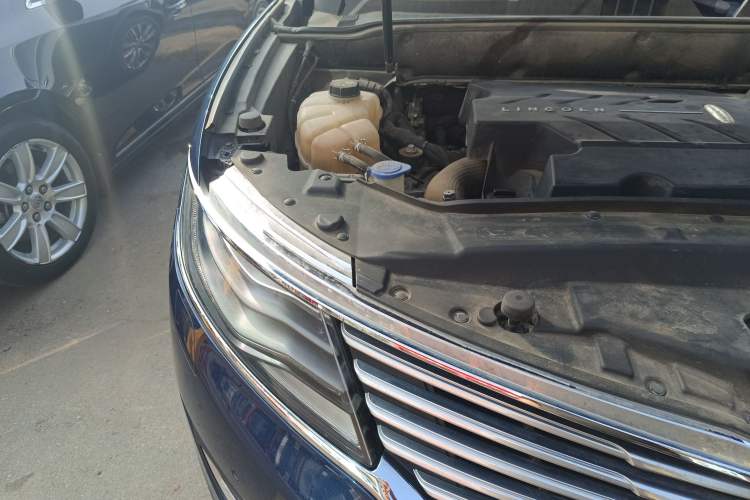 Used Lincoln MKX 2017 2.7T Four-Wheel Drive Prestige Edition Engine Bay Right