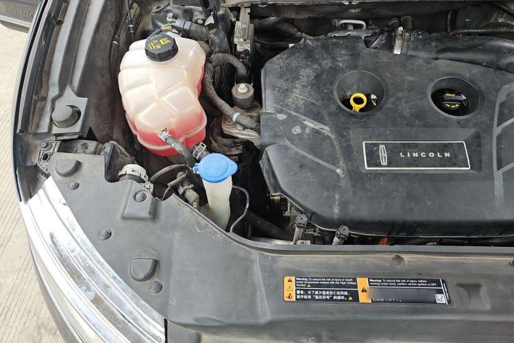 Used Lincoln MKX 2017 2.0T Two-Wheel Drive Deluxe Edition Engine Bay Right