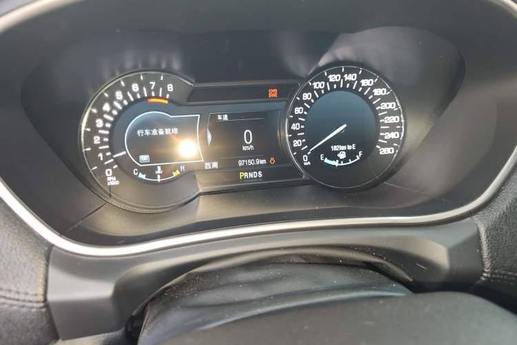 Used Lincoln MKX 2017 2.0T Two-Wheel Drive Deluxe Edition Odometer Close Up