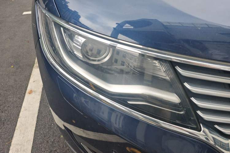 Used Lincoln MKX 2017 2.0T Four-Wheel Drive Zunya Edition Right Front Headlight