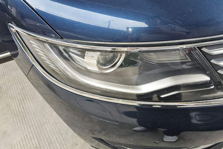 Used Lincoln MKX 2017 2.0T Two-Wheel Drive Deluxe Edition Right Front Headlight