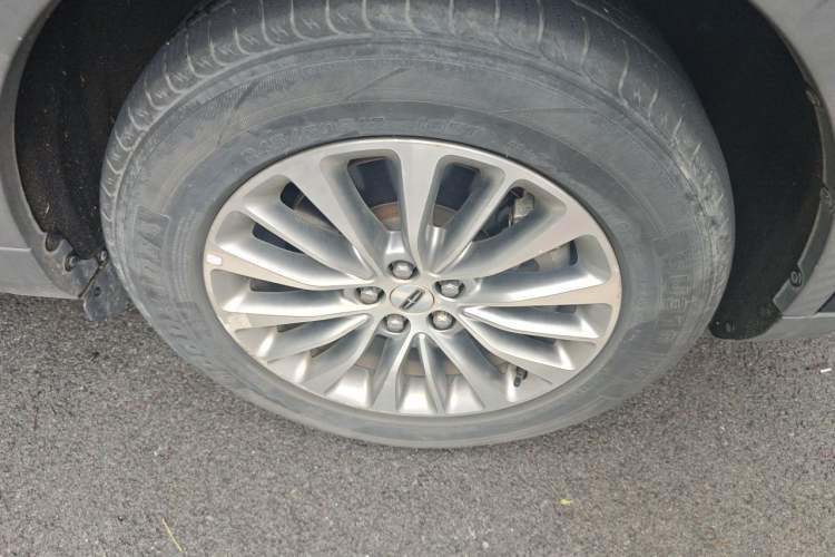 Used Lincoln MKX 2017 2.0T Four-Wheel Drive Zunya Edition Right Front Wheel Hub