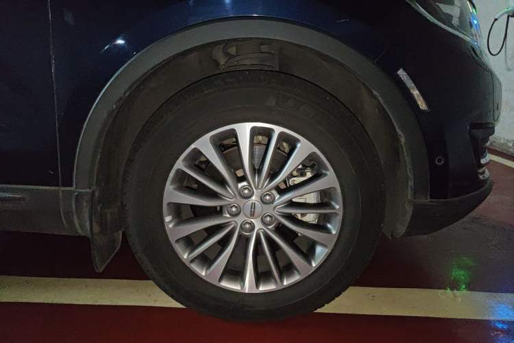Used Lincoln MKX 2017 2.0T Four-Wheel Drive Zunya Edition Right Front Wheel Hub