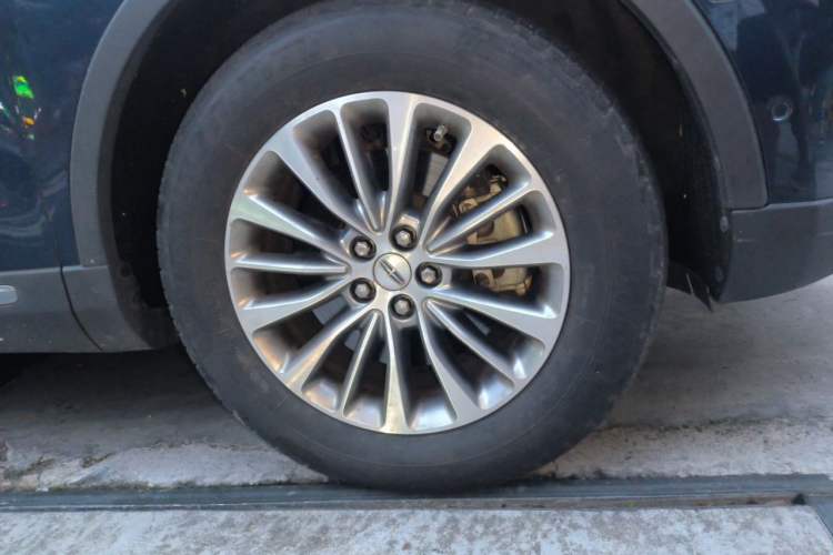 Used Lincoln MKX 2017 2.0T Four-Wheel Drive Zunya Edition Right Front Wheel Hub