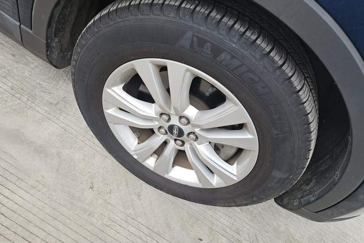 Used Lincoln MKX 2017 2.0T Two-Wheel Drive Deluxe Edition Right Front Wheel Hub