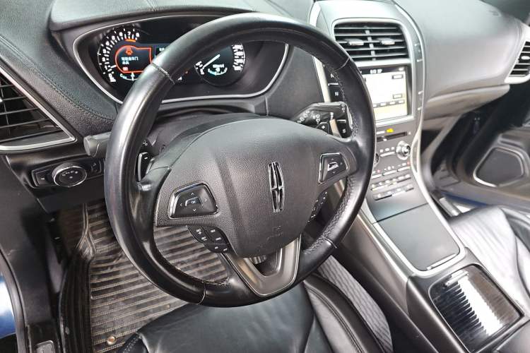 Used Lincoln MKX 2017 2.0T Two-Wheel Drive Deluxe Edition Steering Wheel