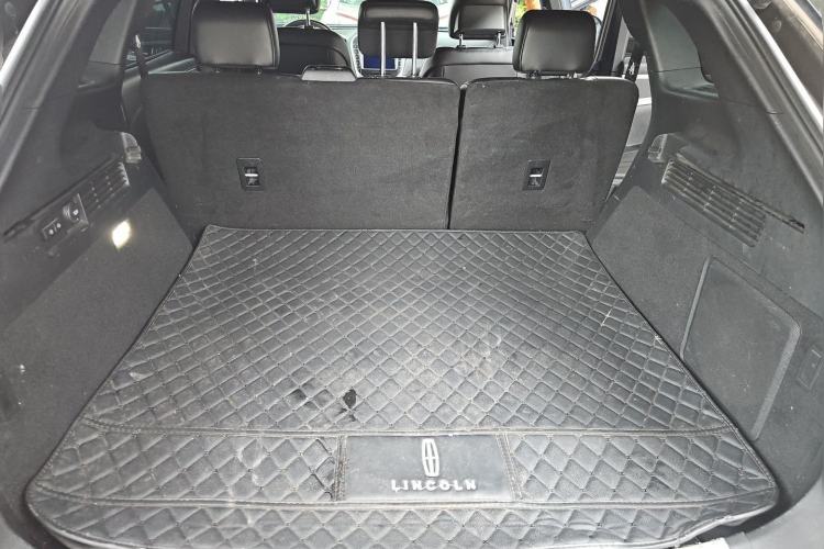Used Lincoln MKX 2017 2.0T Two-Wheel Drive Deluxe Edition Trunk