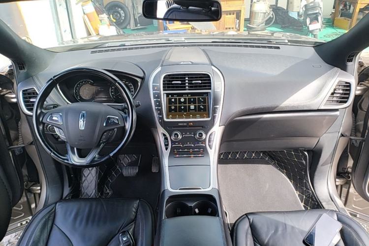 Used Lincoln MKX 2017 2.0T Two-Wheel Drive Deluxe Edition Center Console
