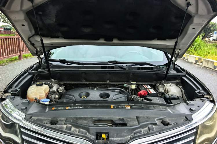 Used Lincoln MKX 2017 2.0T Two-Wheel Drive Deluxe Edition Engine Bay