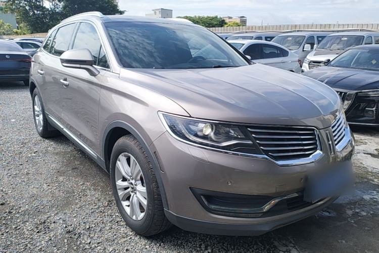 Used Lincoln MKX 2017 2.0T Two-Wheel Drive Deluxe Edition Front Right 45 Deg