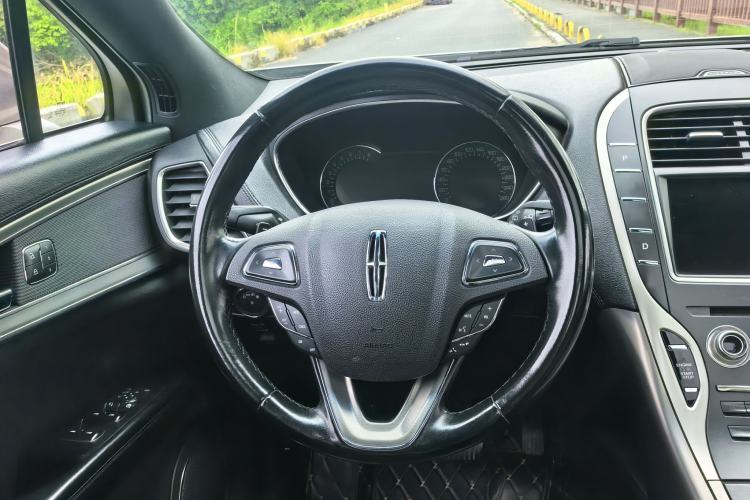 Used Lincoln MKX 2017 2.0T Two-Wheel Drive Deluxe Edition Interior 10
