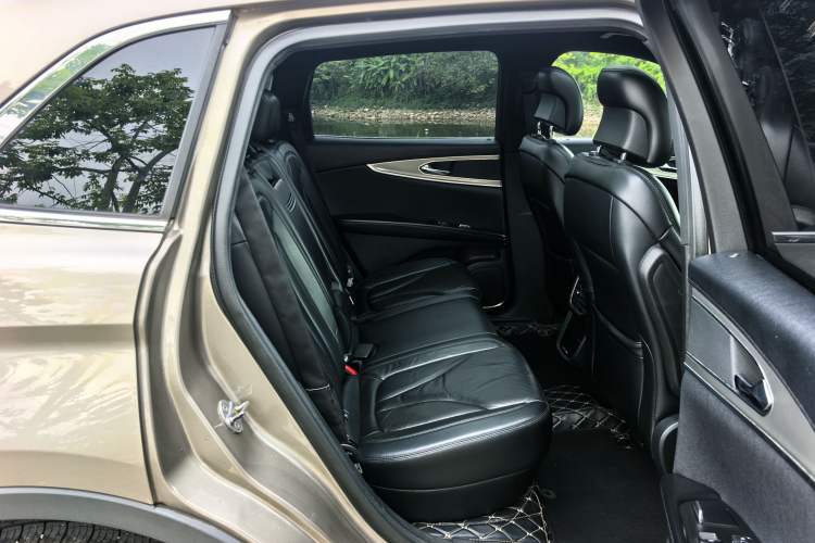 Used Lincoln MKX 2017 2.0T Two-Wheel Drive Deluxe Edition Interior 12