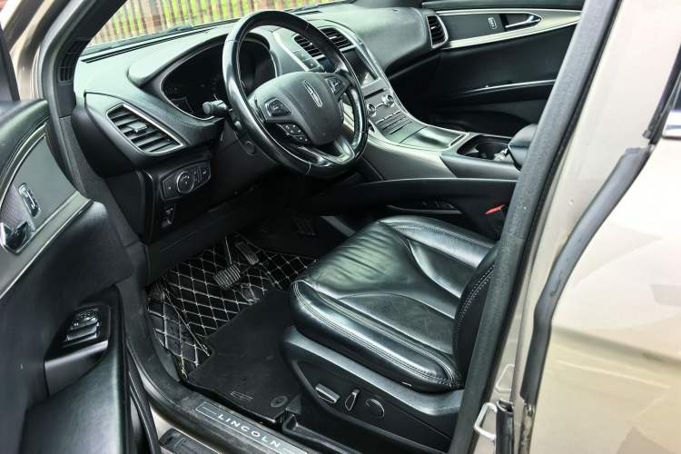 Used Lincoln MKX 2017 2.0T Two-Wheel Drive Deluxe Edition Interior 2