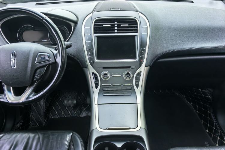 Used Lincoln MKX 2017 2.0T Two-Wheel Drive Deluxe Edition Interior 5
