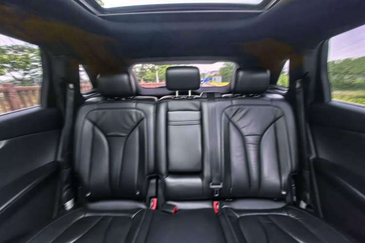 Used Lincoln MKX 2017 2.0T Two-Wheel Drive Deluxe Edition Interior 8